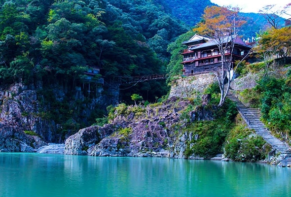 写真:瀞ホテルと和船