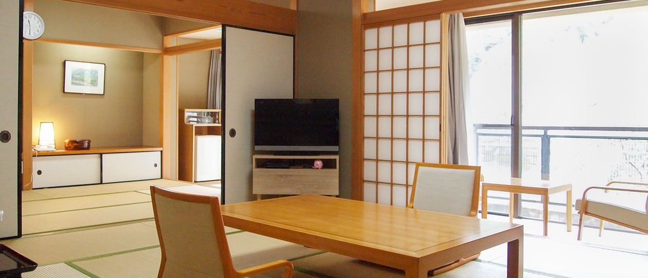 写真：原泉かけ流し檜風呂付き 特別室