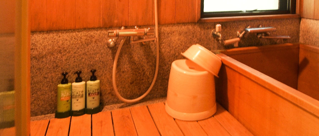 写真：原泉かけ流し檜風呂付き 特別室